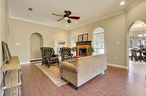 3rd image of 2309 Demaret Dr