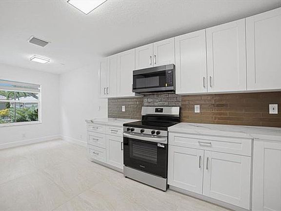 2nd image of 4112 Pine Ridge Ln #4112