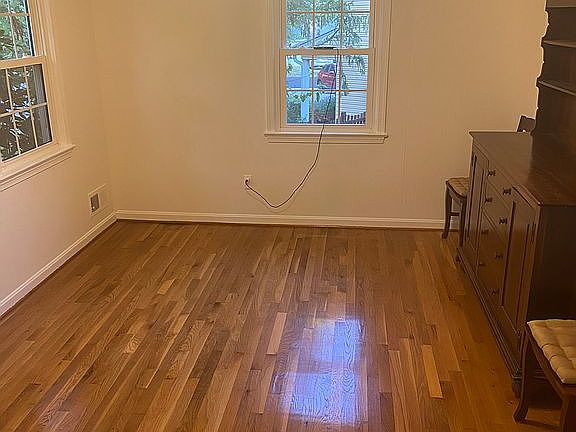 5th image of 5903 Sandringham Ct