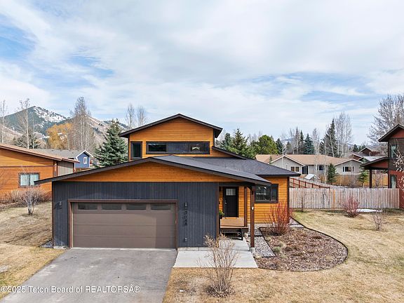 3rd image of 3048 Whitehouse Dr
