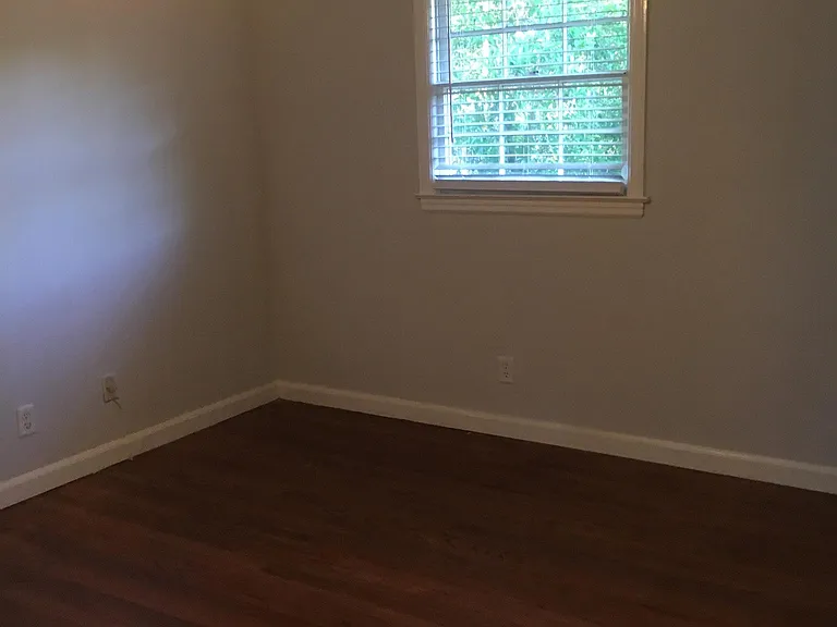 2104 Robinhood Rd — Photo 10