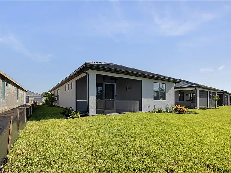 19226 Hinkley Dr — Photo 37