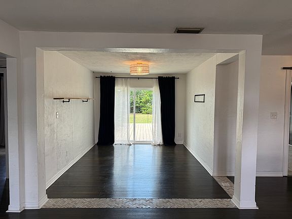 2nd image of 859 Canovia Ave
