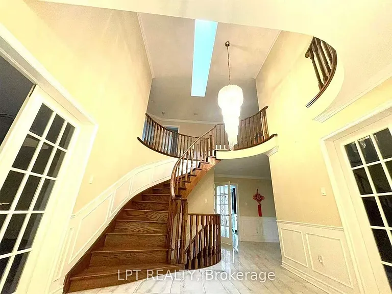 31 Glenayr Rd — Photo 4