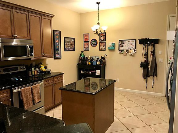 Kitchen/Foyer