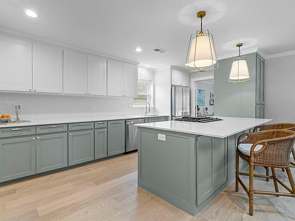 3rd image of 9908 Larchbrook Dr