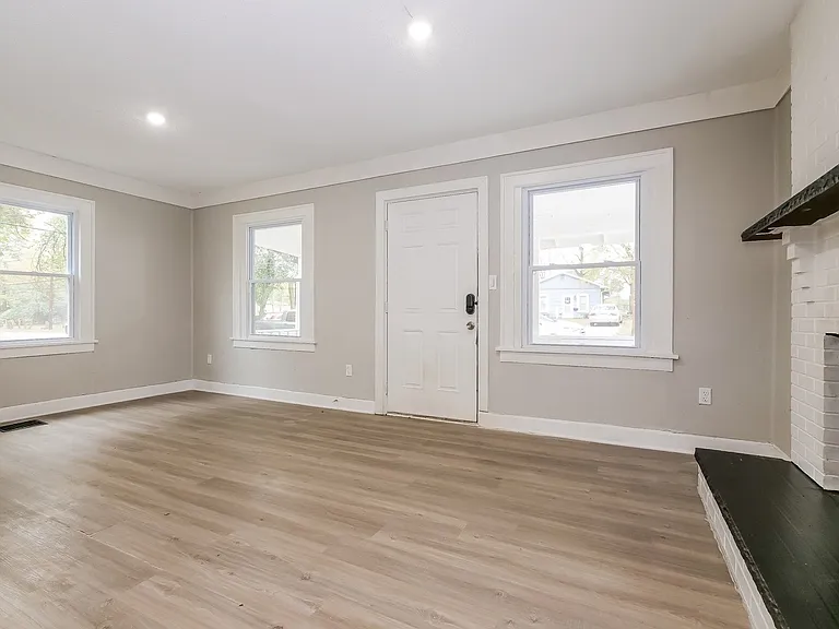 1227382_021_living_room_13270670.jpg