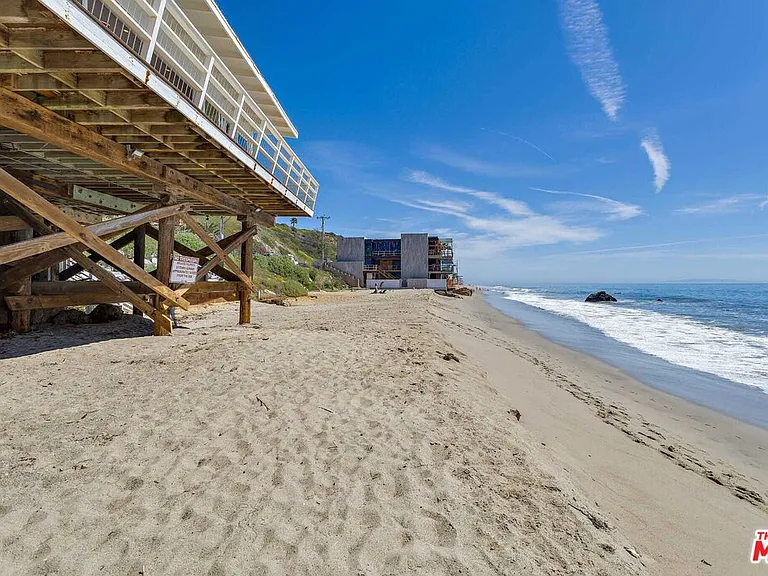 24742 Malibu Rd — Photo 4