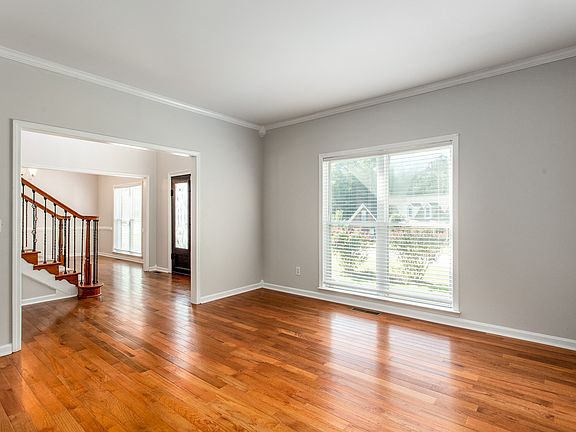 5th image of 25 Woods Creek Ct