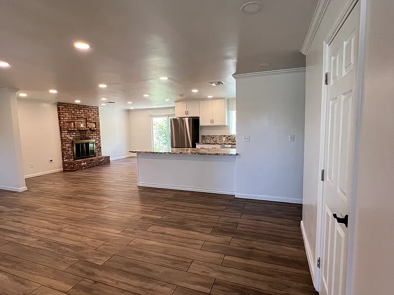 3917 Granada Ave — Photo 4
