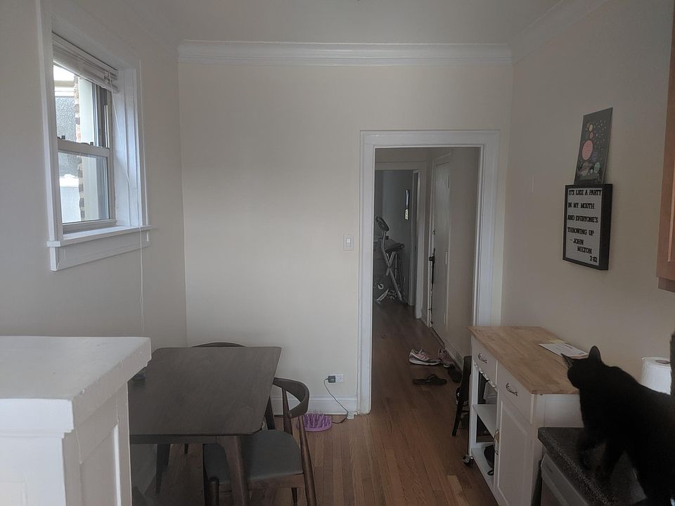 1st image of 7012 N Greenview Ave #3
