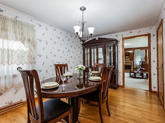 4th image of 49 Polillio Ave