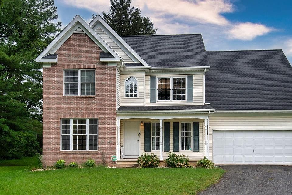 1st image of 2419 Larkwood Dr