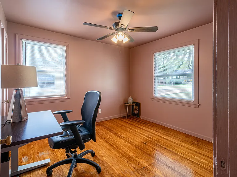 Fairlane Dr — Photo 18