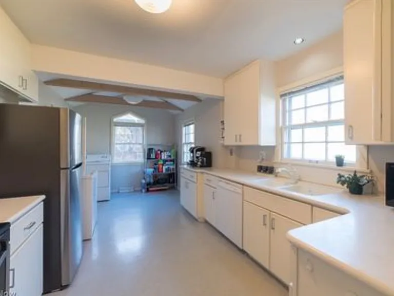 2402 Overlook Rd — Photo 5