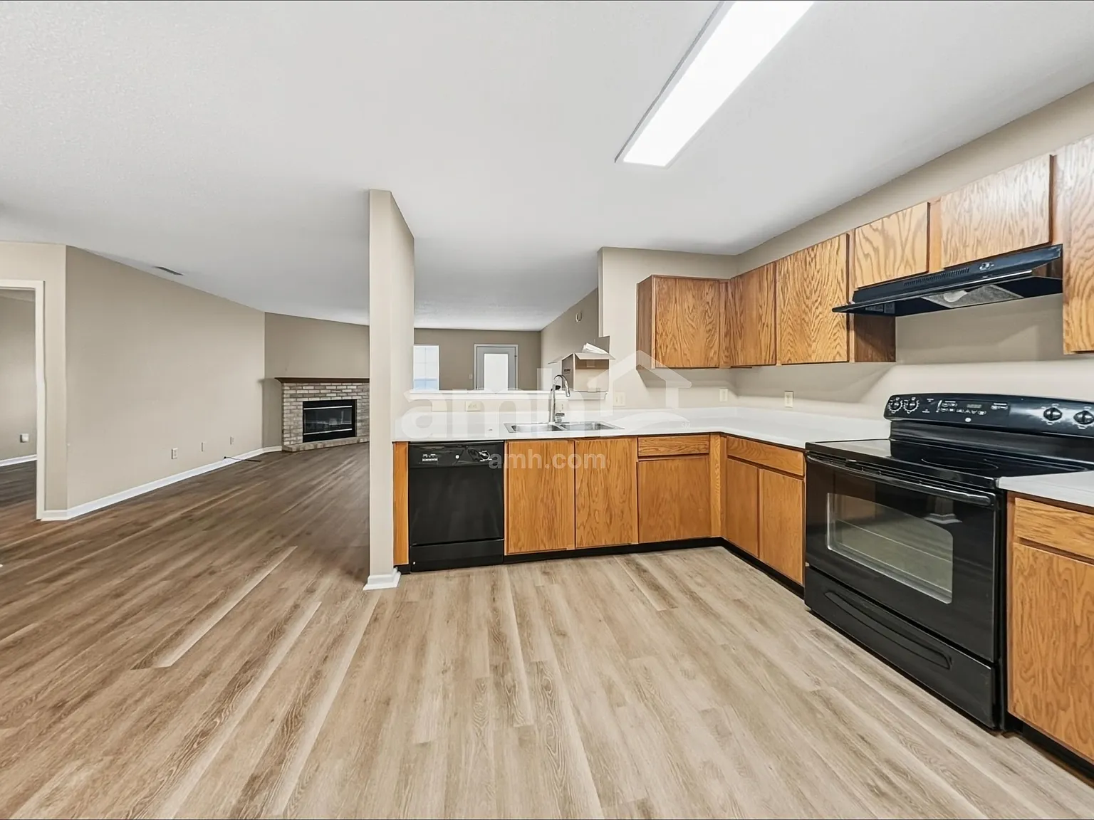 3 bed, 2.0 bath, 1490 sqft, $1,930 — Photo 4