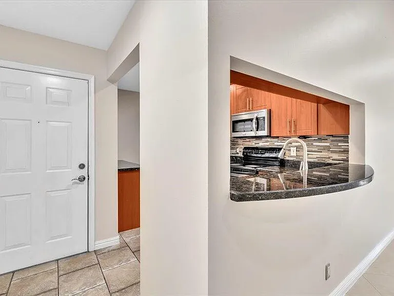 4991 SW 32nd Ave #4991 — Photo 8
