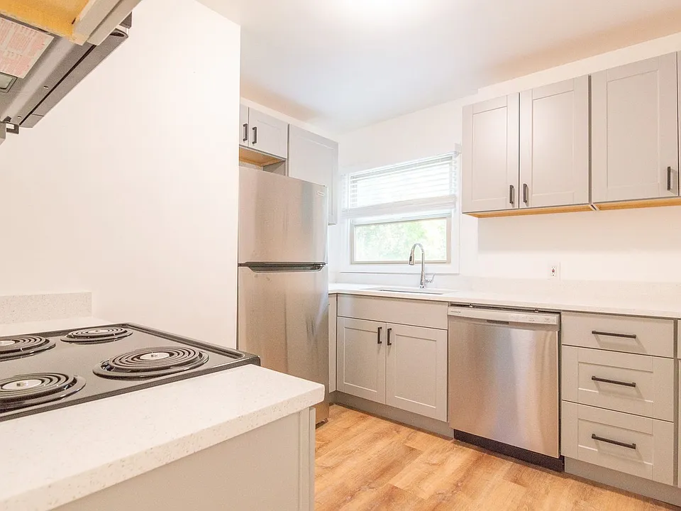 4831-4841 E Burnside St