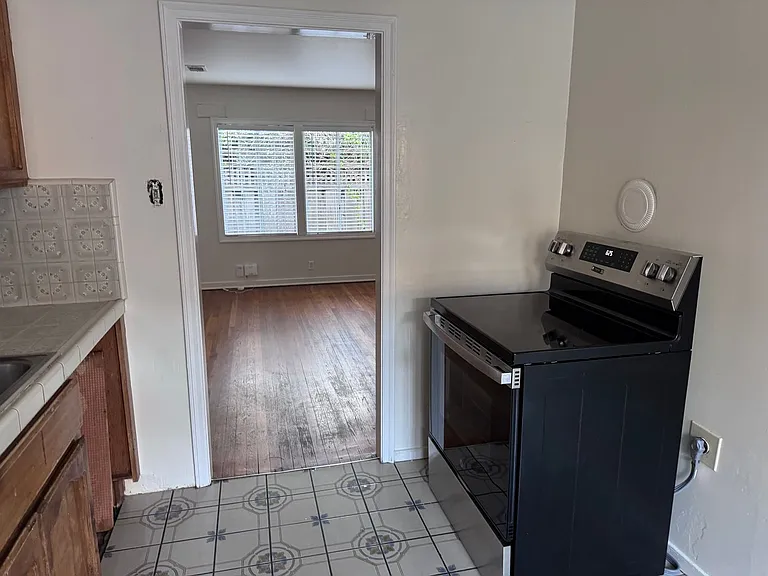 16TH 630-632 N — Photo 9