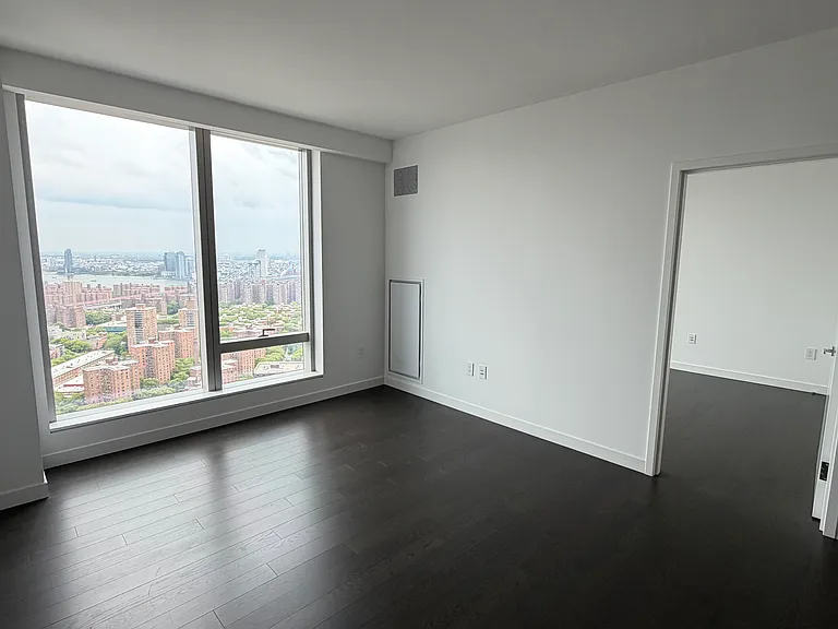 1 Manhattan Sq #57L — Photo 25