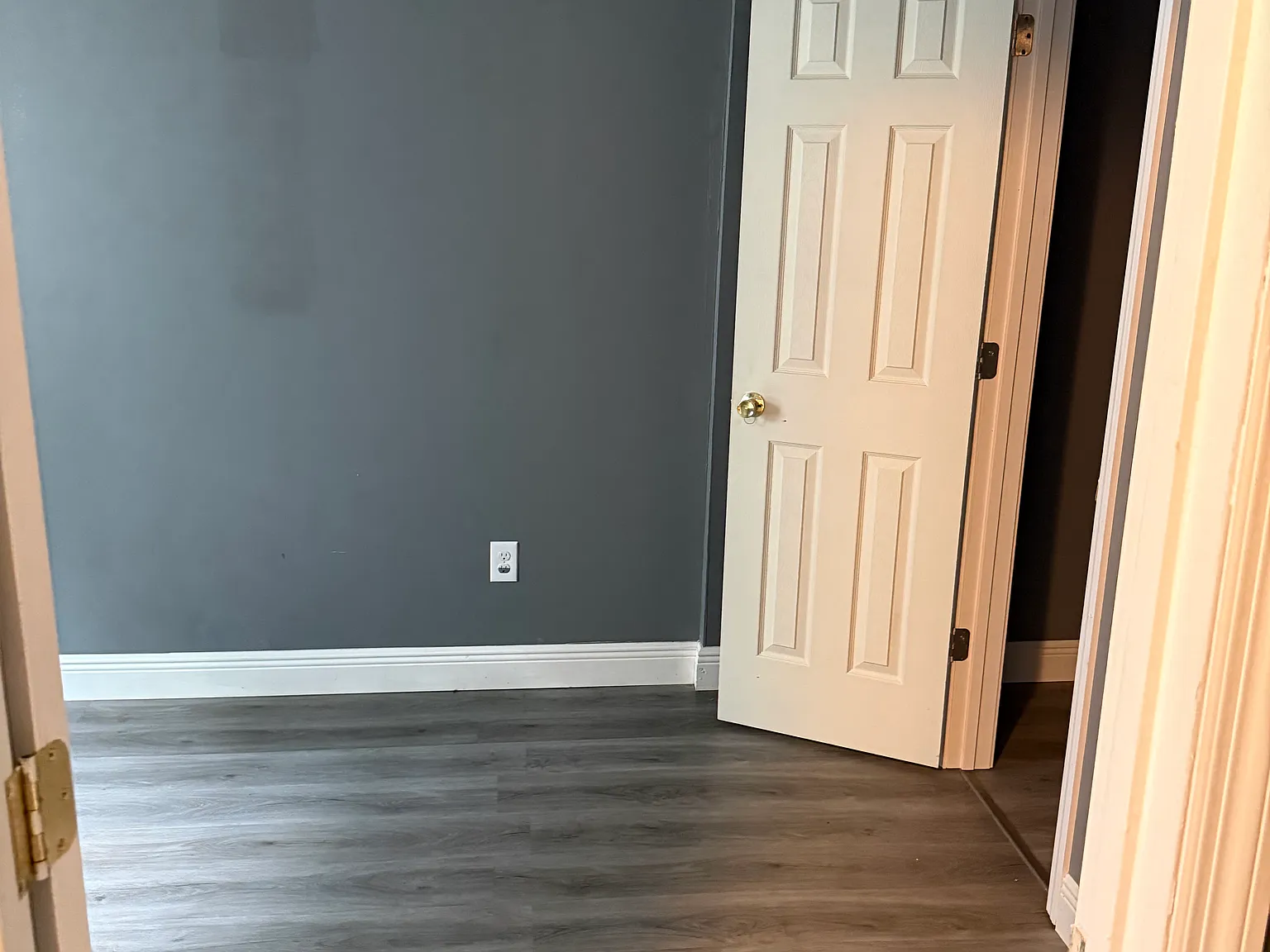 3 bed, 1250 sqft, $1,200 — Photo 2