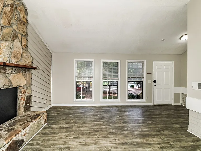 6620_019_living_room_13231735.jpg