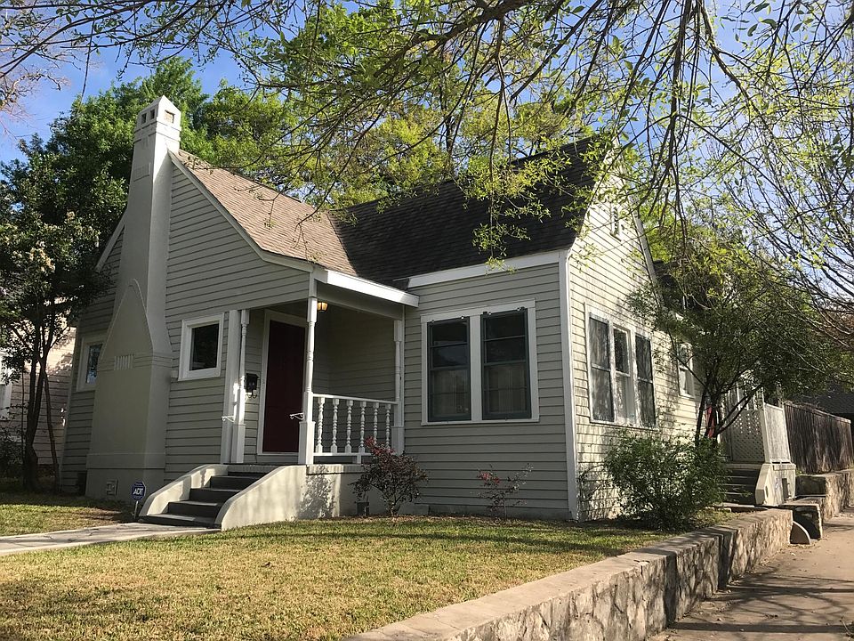 1st image of 134 W Rosewood Ave