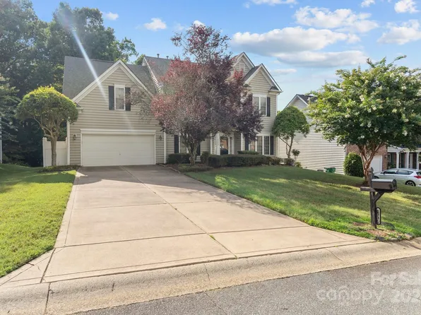 2332 Coneflower Dr, Charlotte, NC 28213