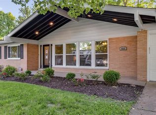 823 Lesparre Dr, Saint Louis, MO