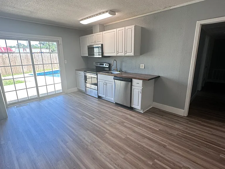 2030 Harold Ct — Photo 12