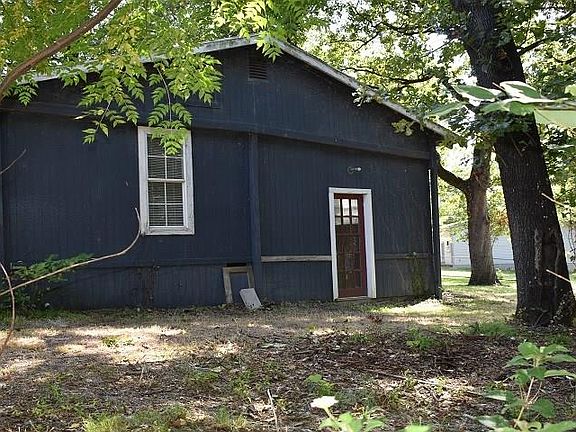 2nd image of 104 Tarno Ln