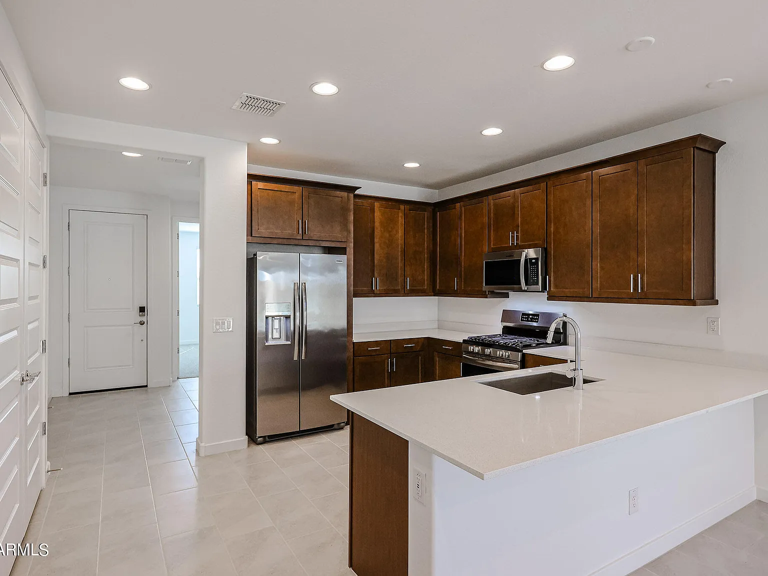 5 bed, 3.0 bath, 1953 sqft, $2,600 — Photo 2