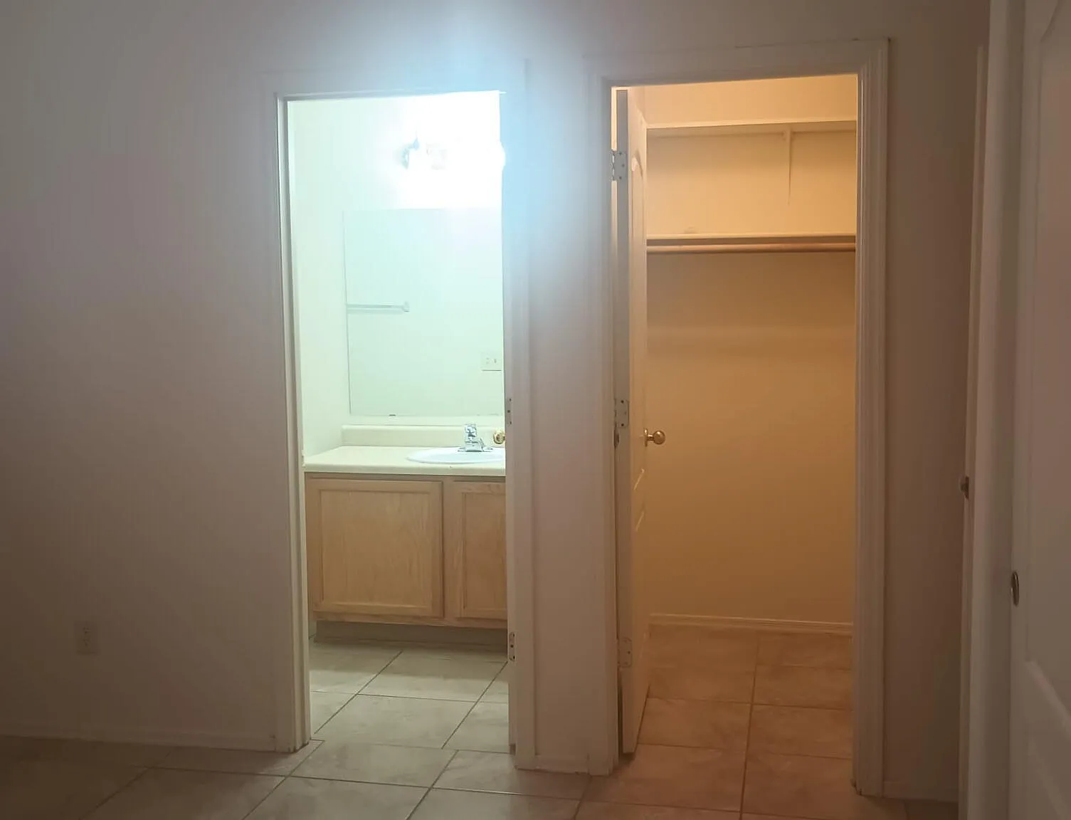 3 bed, 2.0 bath, 1308 sqft, $2,100 — Photo 4