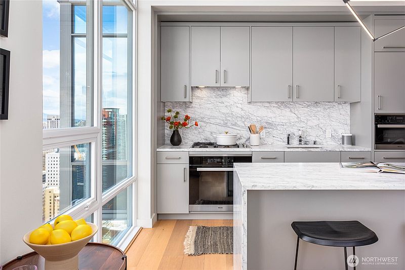 4th image of 121 Stewart Street #3402