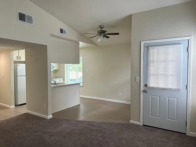 5840 Garfield Avenue — Photo 6