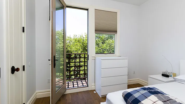 Rented by Nooklyn NYC LLC | media 35