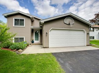 1873 Deer Hills Trl, Eagan, MN 55122