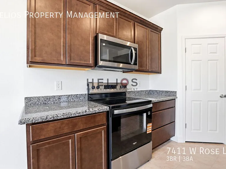 7411 W Rose Ln — Photo 10