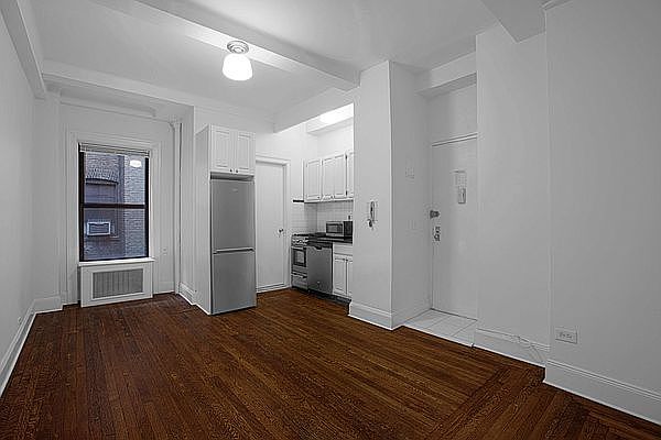 1st image of 19 W 69th St APT 604