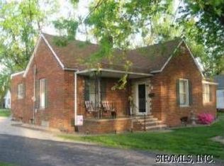 120 S Easton St, Staunton, IL 62088