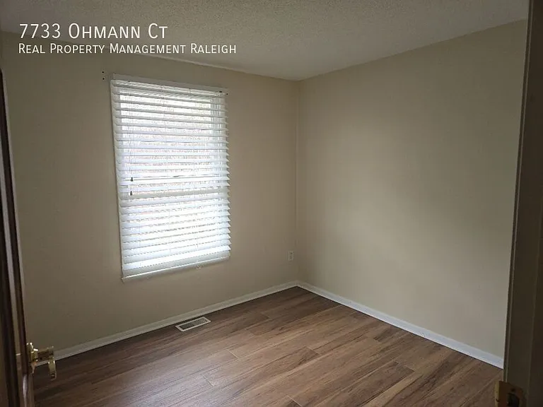 7733 Ohmann Ct — Photo 8