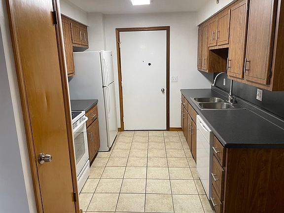 2nd image of 202 Meadow Brook Dr APT 4