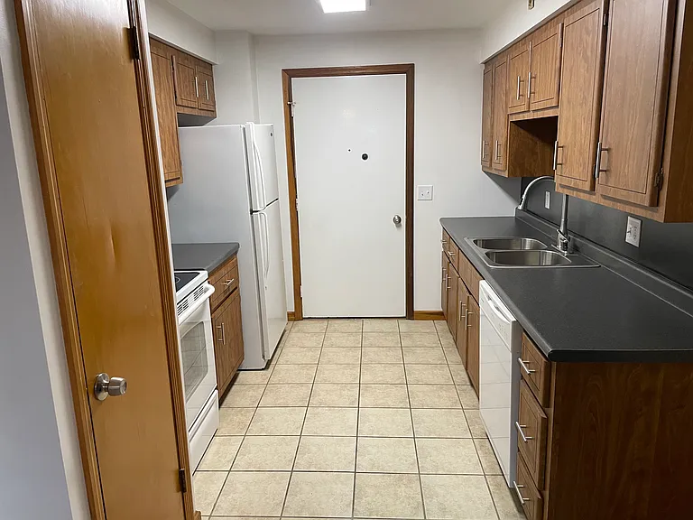 202 Meadow Brook Dr #4 — Photo 2