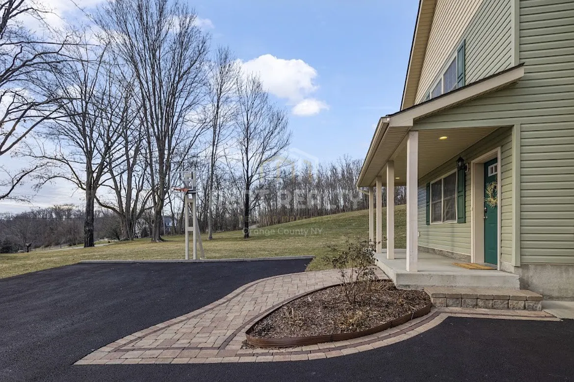 4 bed, $4,400 — Photo 3