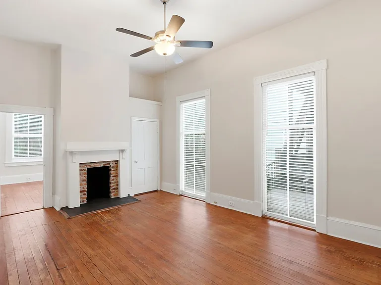 216 E Henry St #A — Photo 10