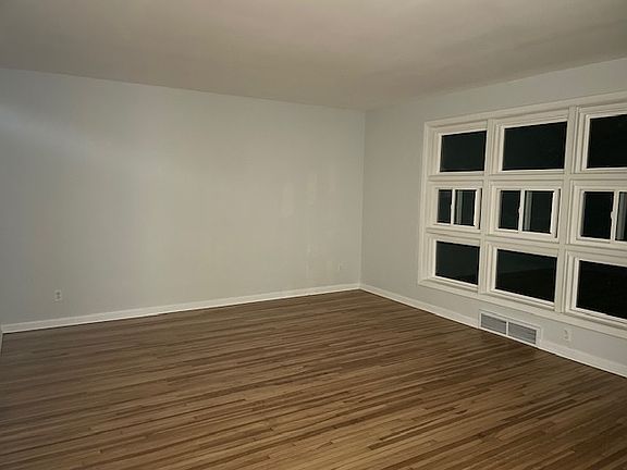 3rd image of 1333 Vanderbilt Ave #1