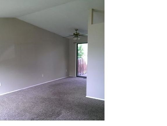4th image of 824 Fairway Cir