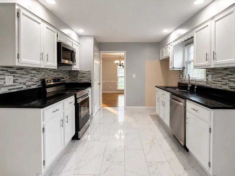 3701 Hunsinger Ln — Photo 4