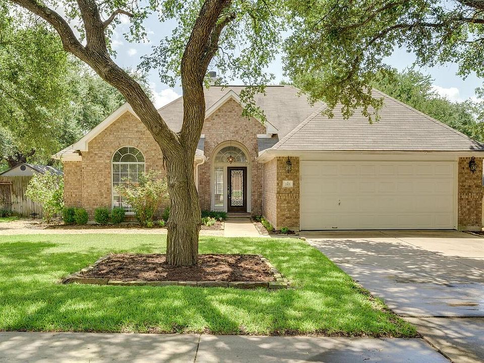 1st image of 1915 Oak Hollow Dr