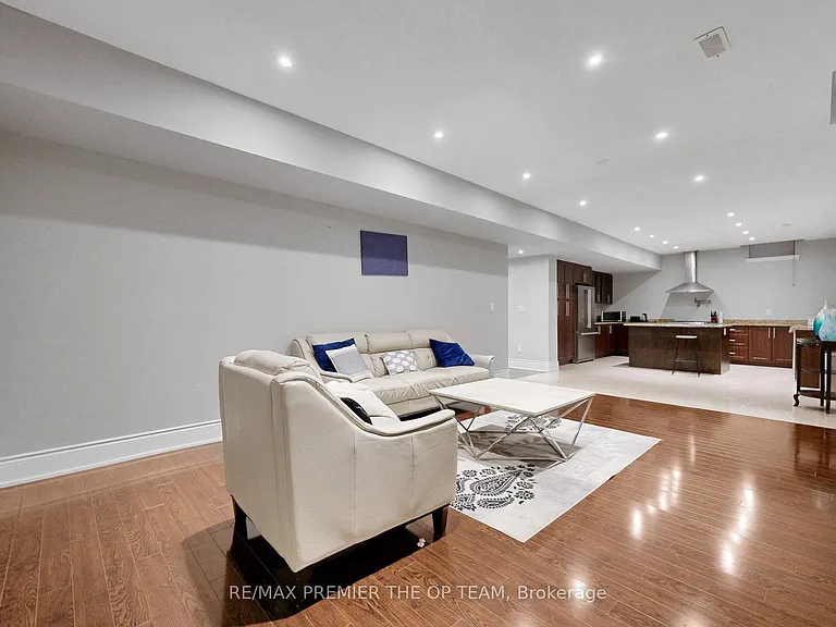 60 Chesney Cres — Photo 32